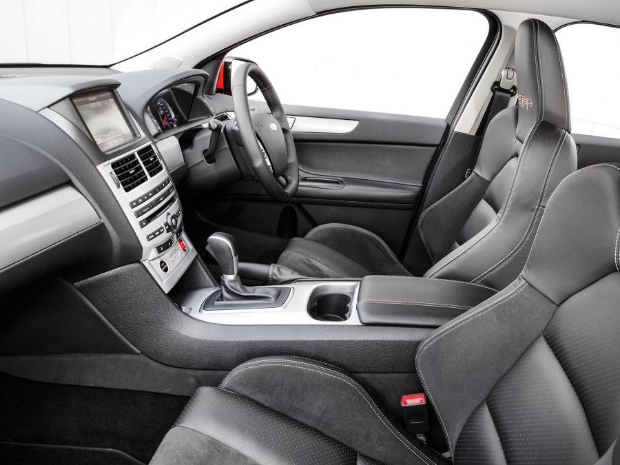 Интерьер FPV GT-P 2010 года  (фото 16 из 41)